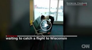 Мировая рекордсменка по лимбо смогла проползти под креслами в аэропорту
