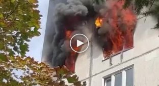 Спасение мужчины из пожара в многоэтажке