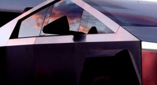 Сім'ї стверджують, що дверні ручки Tesla заблокували підлітків у палаючому Cybertruck (3 фото)