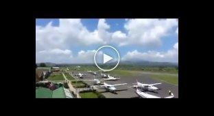 Взлет Boeing 767 с маленького аэропорта