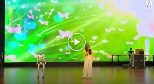 Technological Performance: A robot nearly knocked a singer off her feet