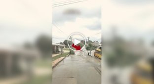 Seconds saved a life: father and son almost ended up in the path of a car