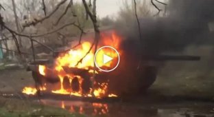 Еще один танк болотных ордынцев сгорел на работе. Надеемся, вместе с экипажем