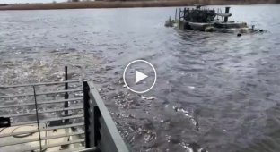 Для українського БТР-4 Буцефал річка не перешкода