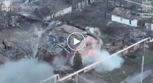 In Toretsk, FPV drones flew into an enemy shelter, causing several structures to collapse like a house of cards