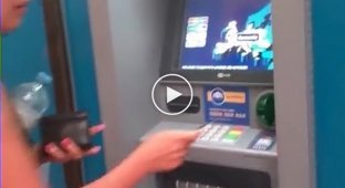 Специалист по кибербезопасности во время своего отпуска обнаружил скиммер на одном из банкоматов  