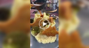 Interesting serving of mashed potatoes