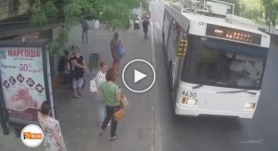 В Волгограде пенсионерка оказалась в больнице после поездки на троллейбусе