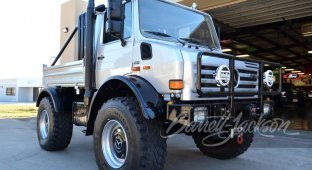 Arnold Schwarzenegger's truck will be put up for sale (25 photos)