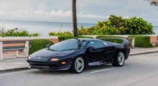 Четыре очень редких американских суперкара Vector выставили на продажу (35 фото)