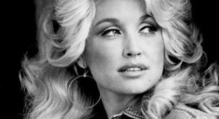 Dolly Parton, the "Queen of Country," Dies (2 Photos + Video)