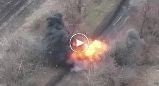 A motorcycle with occupiers blows up on a mine during an assault on the Pokrovsky direction