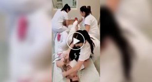 В психиатрической больнице показали тренировку медсестер по сдерживанию пациентов