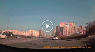 Женщина на кроссовере сбила пешехода на «зебре» в Петербурге