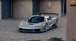 Редчайший суперкар от создателя McLaren F1 хотят продать за 20 миллионов долларов (24 фото)
