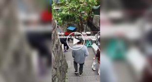 A Chinese man showed how deep he needs to go down to just get from home to work