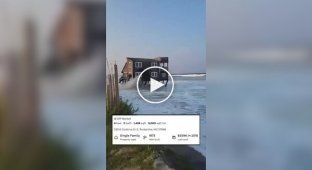 A house was washed away in the USA due to a hurricane