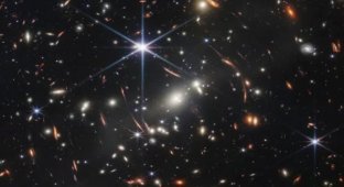 NASA показало первую полноцветную фотографию Вселенной, сделанную телескопом "Джеймс Уэбб"