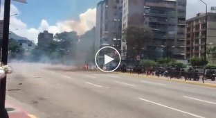 Нападение на мотоколонну полицейских в Венесуэле