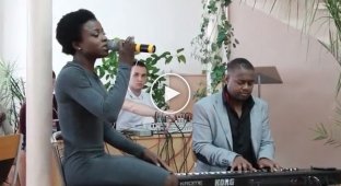 Студентка из Африки поразила Тернопольчан, исполнив песню Черемшина
