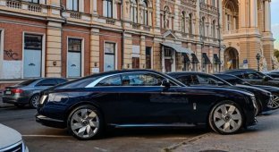 A pearl among electric cars, the Rolls-Royce Spectre, shone in Odessa (3 photos)