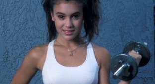 Alyssa Milano: 50-year-old actress is still beautiful, like Phoebe from Charmed (19 photos)