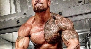The guy went on the Dwayne Johnson diet and this is what came of it (3 photos)