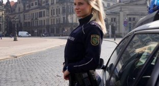 Адриенн Колеса - самая сексуальная женщина немецкой полиции (34 фото)