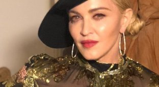 Мадонна выложила свежую фотку в нижнем белье (4 фото)