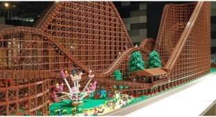 Фанат Lego построил из любимого конструктора копию американских горок, состоящую из 90000 деталей (1 фото + 3 видео)