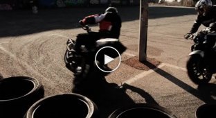 Замедленное видео с дрифтом на мотоцикле в хорошем качестве