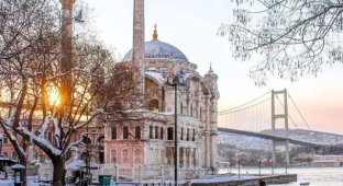 A Powerful Snowstorm Hits Istanbul (3 photos + 3 videos)