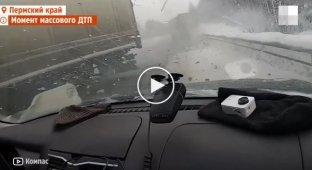 ДТП с двумя фурами и легковыми автомобилями в Пермском крае
