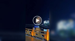 Улыбающееся колесо обозрения в Китае