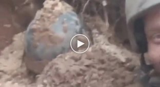 Ukrainian soldier buried in the ground during shelling came out unharmed and happy