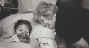 Трогательные снимки о том, как мамы помогают своим доченькам родить (20 фото)