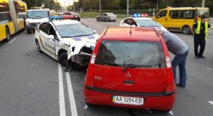 В масштабном ДТП на Куреневке разбито пять авто, пострадали двое детей