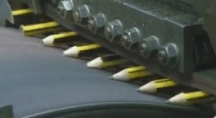 20 Mesmerizing GIFs About the Mesmerizing Manufacturing Process (21 GIFs)