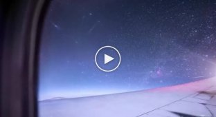 Красивый таймлапс Млечного Пути из иллюминатора самолета