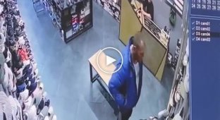 A strange incident in a shoe store