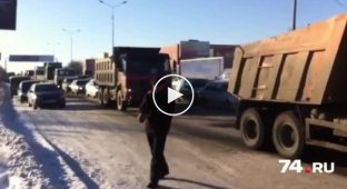 Челябинские дальнобойщики устроили акцию протеста и перекрыли движение