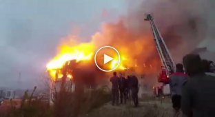 Пожар в пятиэтажном доме в Сочи
