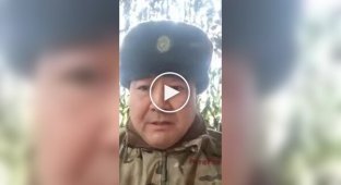 Россиянин из Улан-Удэ в форме армии РФ пытается на русском языке объяснить перспективы западных стран