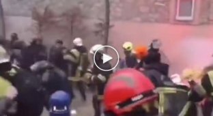 Fight between firefighters and policemen in France