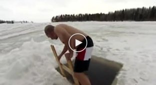 Мабуть, це найкраще відео про купання в ополонці.