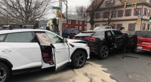 В Бостоне подростки украли из автосалона два Lamborghini Urus и разбили их друг о друга (5 фото + 2 видео)