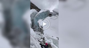 В горах Перу ледник обрушился во время тренировки спасателей