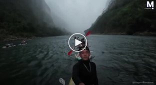 Плывущих на сапбордах туристов застал внезапный шторм