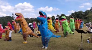 Why dinosaur costumes sell best in Japan (6 photos)