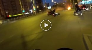 В Екатеринбурге пьяный водитель проехал на красный и сбил мотоциклистов